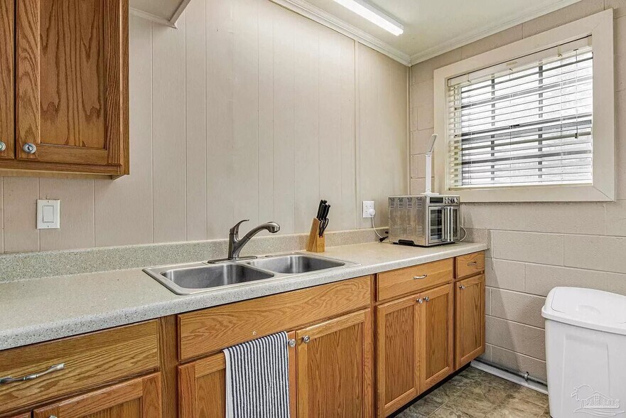 Building Photo - 4021 N 12th Ave