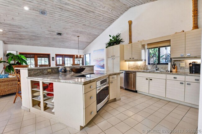 Building Photo - 22519 Esplanada Cir