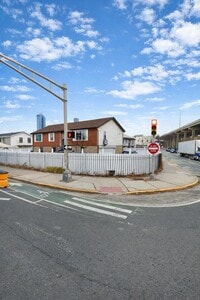 Building Photo - 85 Merseles St