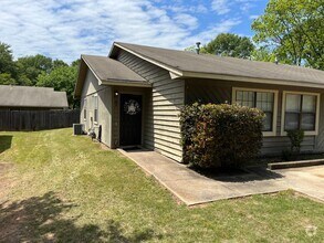Building Photo - Cedar Chase - 3 Bedroom available August 2...