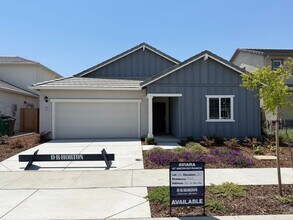 Building Photo - Beautiful 4 bed 2 bath located in West Ros...