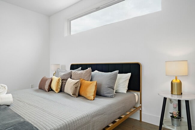 Building Photo - 3002 Hawkins St