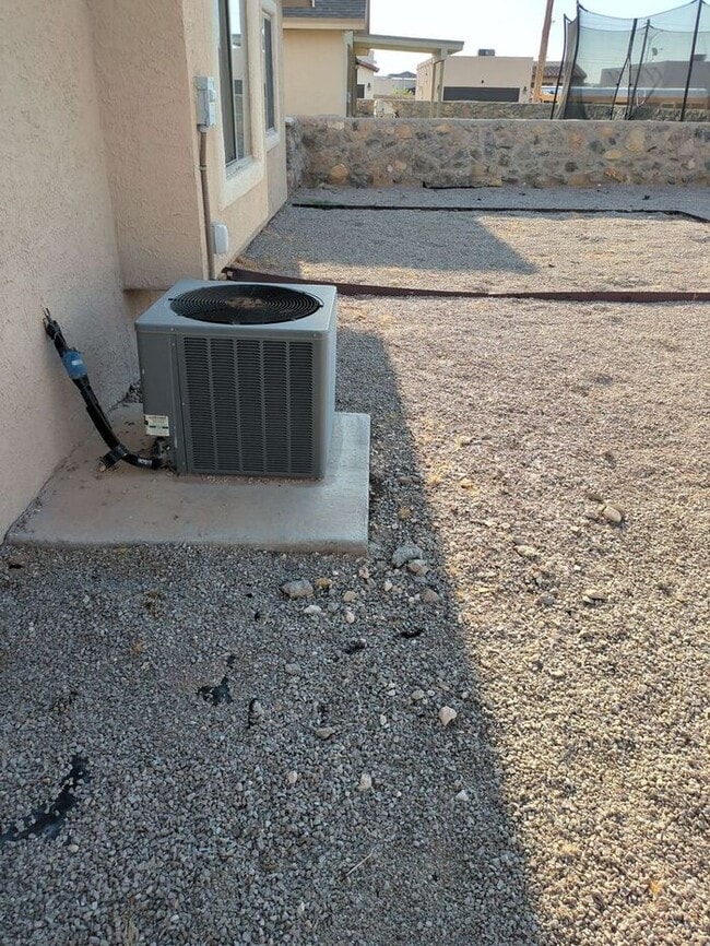 Building Photo - Immaculate Eastside 4-bedroom home in El P...