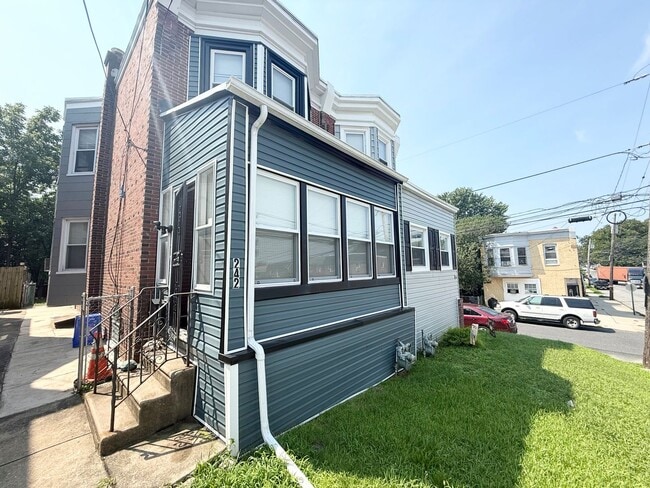 Building Photo - 242 Pusey Ave