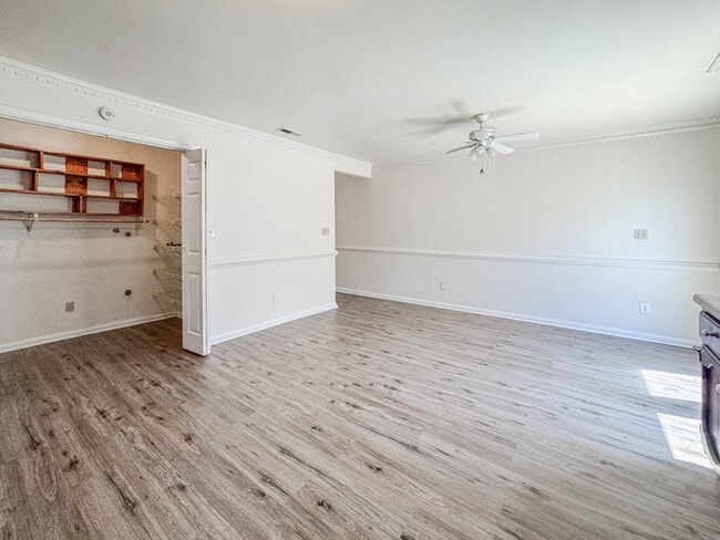 Building Photo - Charming 3 Bedroom, 1.5 Bathroom Townhome in Kempsville