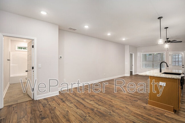 Building Photo - 138 Crestpoint Rd