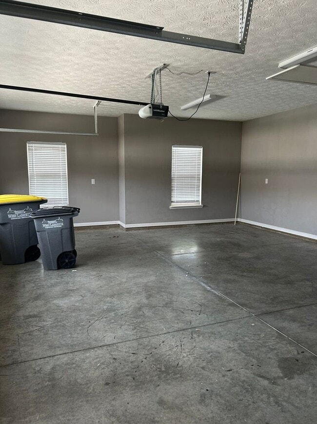 Building Photo - 4220 Hayloft Dr