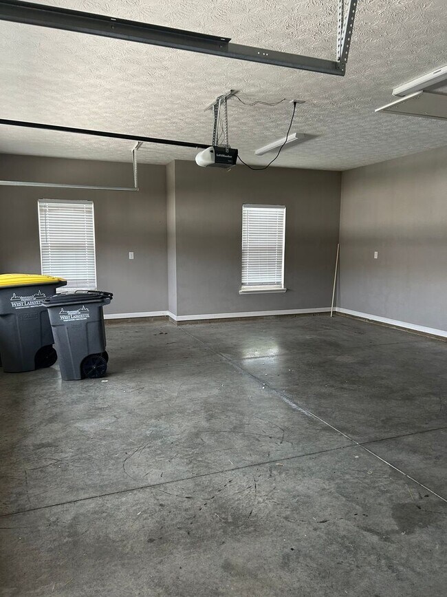 Building Photo - 4420 Hayloft