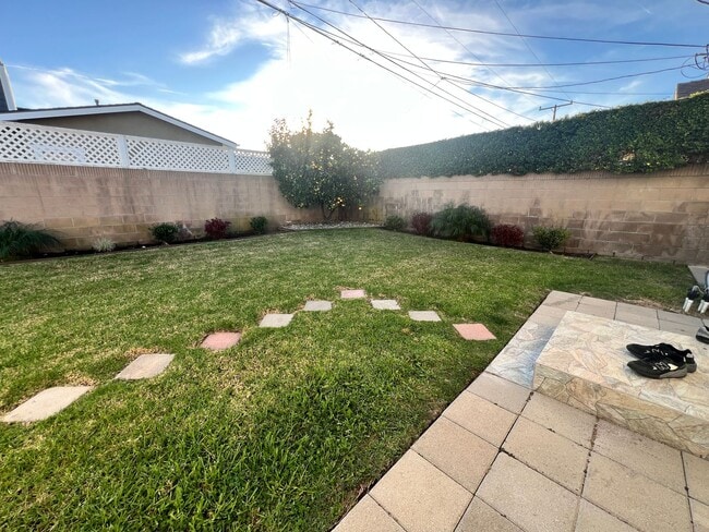 Building Photo - Beautifully Maintained 3 bedroom home