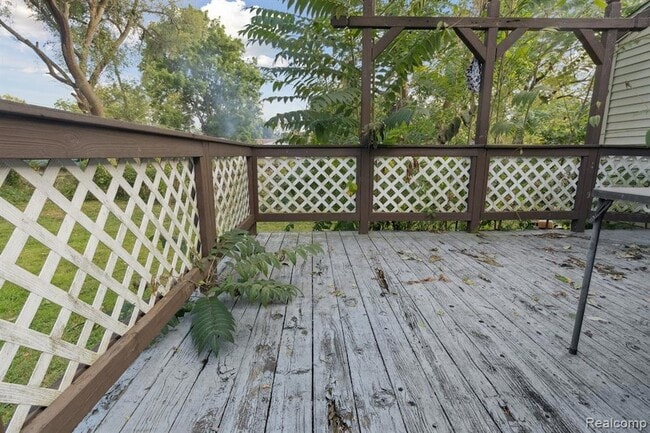 Building Photo - 5315 Edgewood St