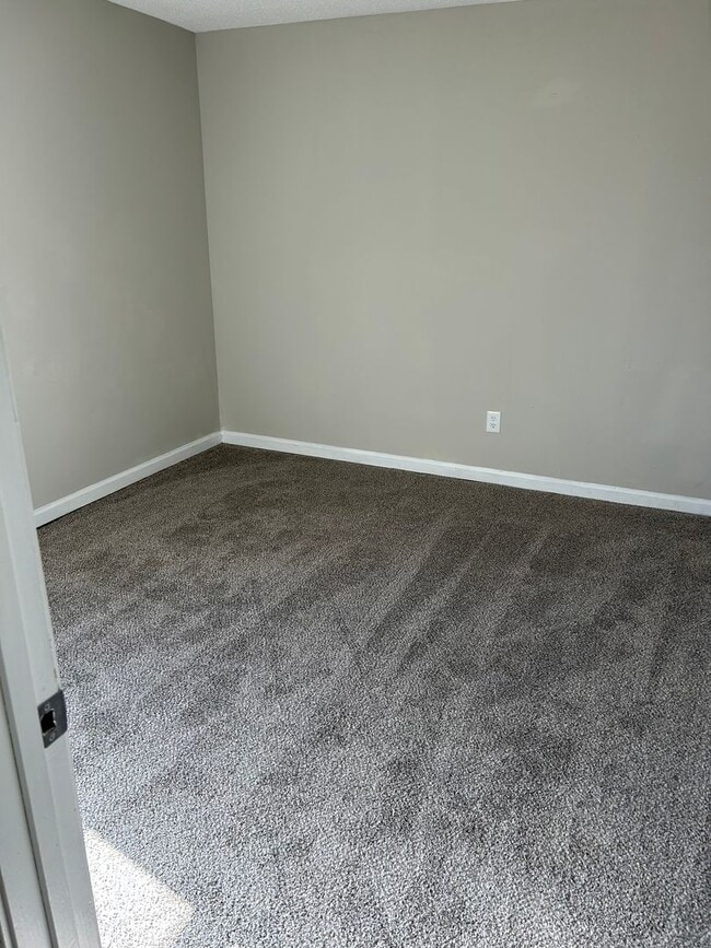 Building Photo - 27 Brunson St