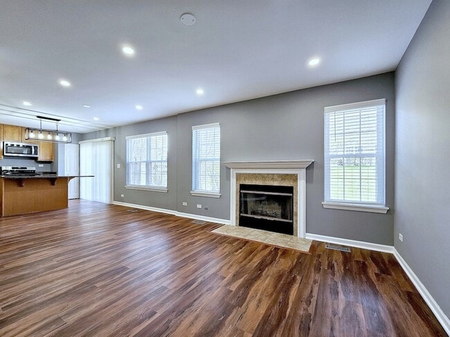 Building Photo - 464 Lancaster Dr