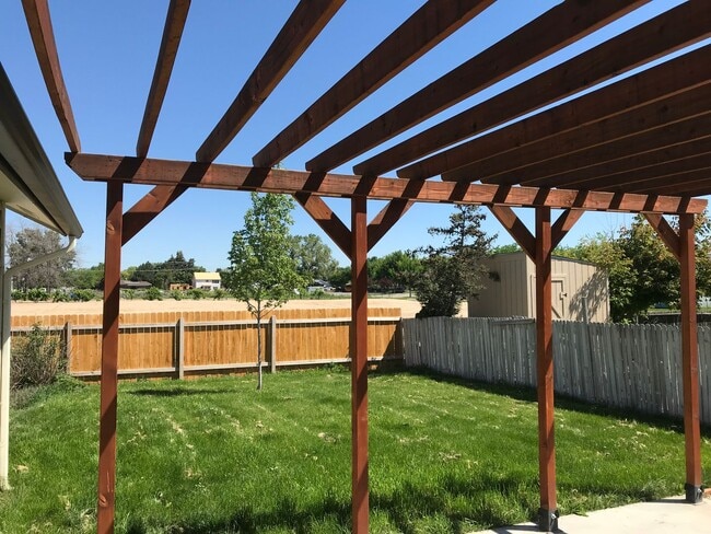 Building Photo - West Boise 3 bedroom, 2 bath home for rent