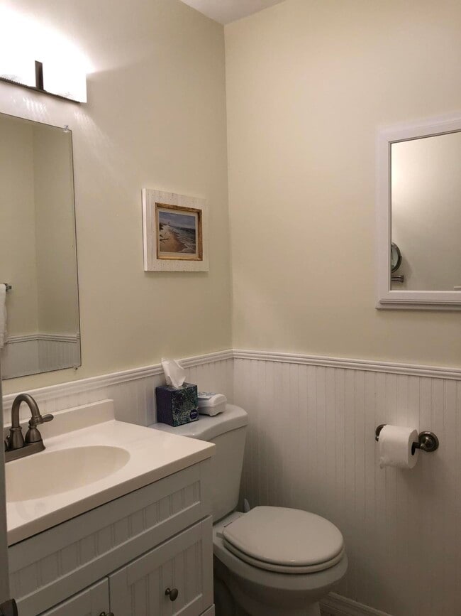 Building Photo - 405 High Point Blvd N