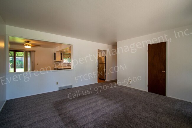 Building Photo - 2420 Poplar Dr