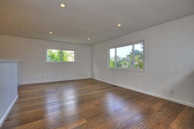 Building Photo - 3994 Maricopa Dr