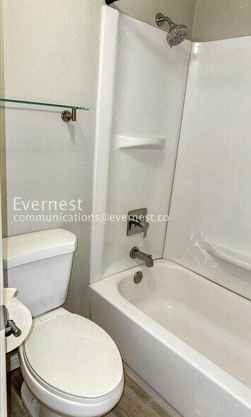 Building Photo - 1920 W Lindner Ave