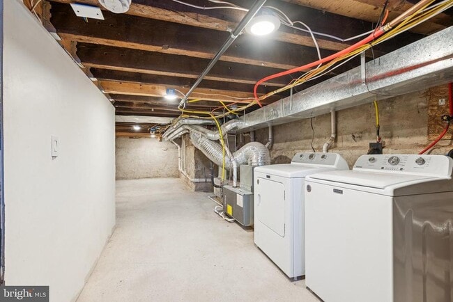 Building Photo - 746 Pine St