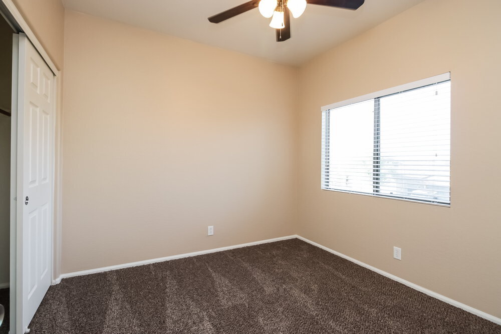 Building Photo - 735 W Fruit Tree Ln