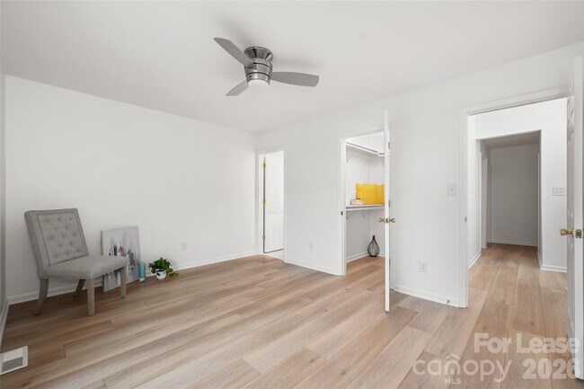 Building Photo - 10943 Carmel Crossing Rd