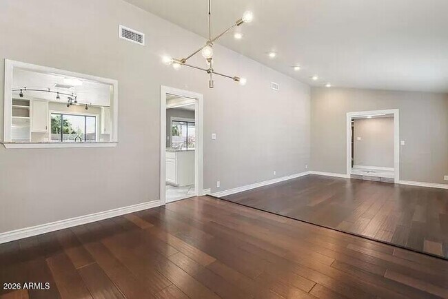 Building Photo - 3013 S Fairway Dr