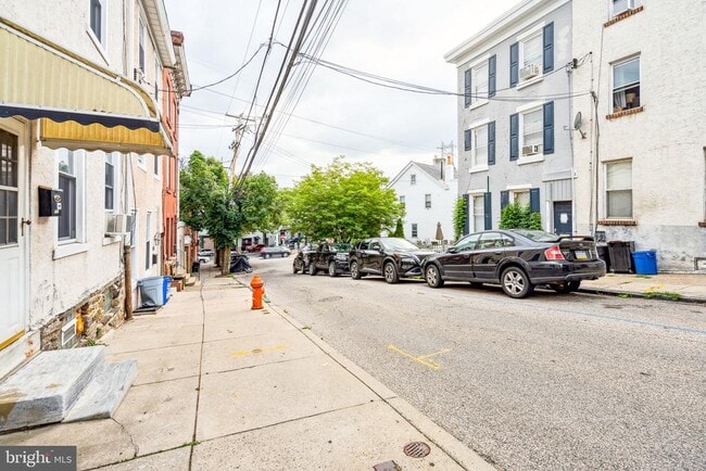 Primary Photo - 129 Gay St