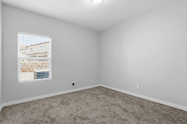 Building Photo - 4 bedroom with outdoor kitchen, fully landscaped in 79928
