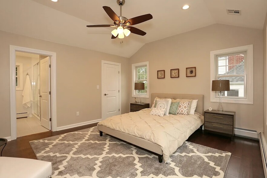 Building Photo - 28 Princeton Pl