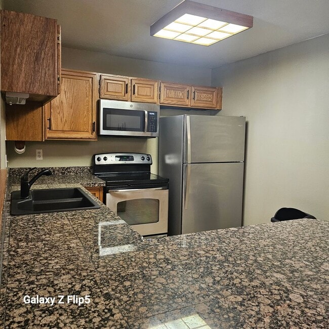 Building Photo - Buffalo Village Condo -2 Bedroom/2 Bath, G...