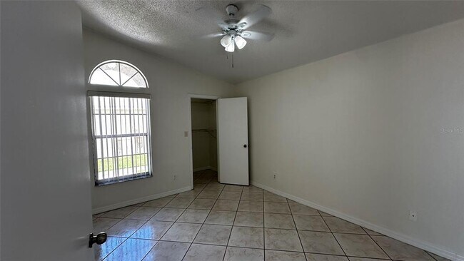 Building Photo - 2415 Harbor Town Dr