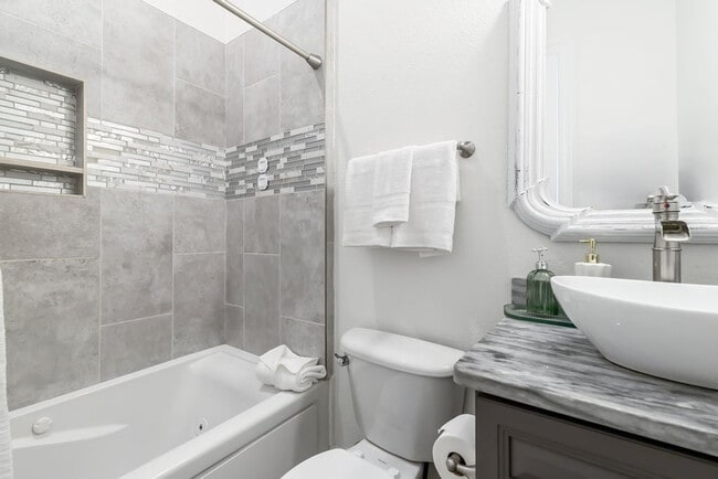 Building Photo - 337 Grande Pointe Cir