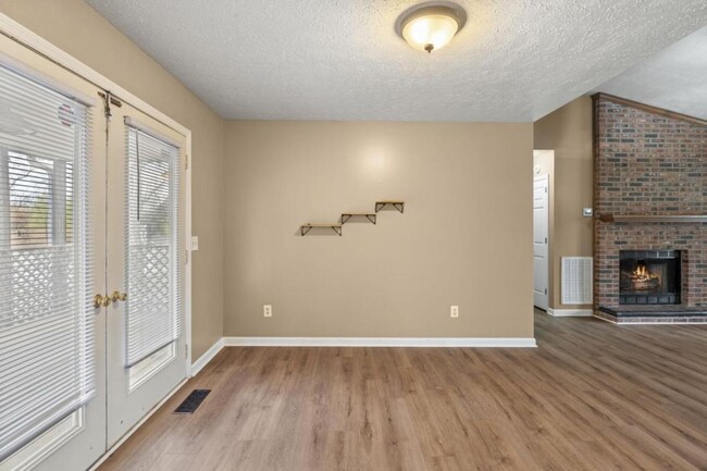 Building Photo - 709 Sandburg Pl