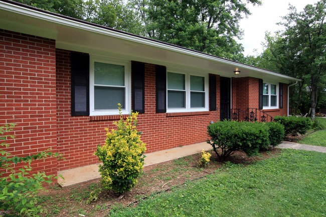 Building Photo - 308 S Baird Ln