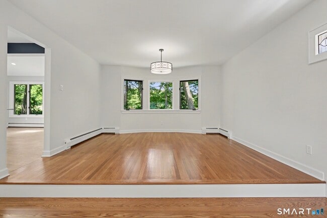 Building Photo - 145 Casmir Dr