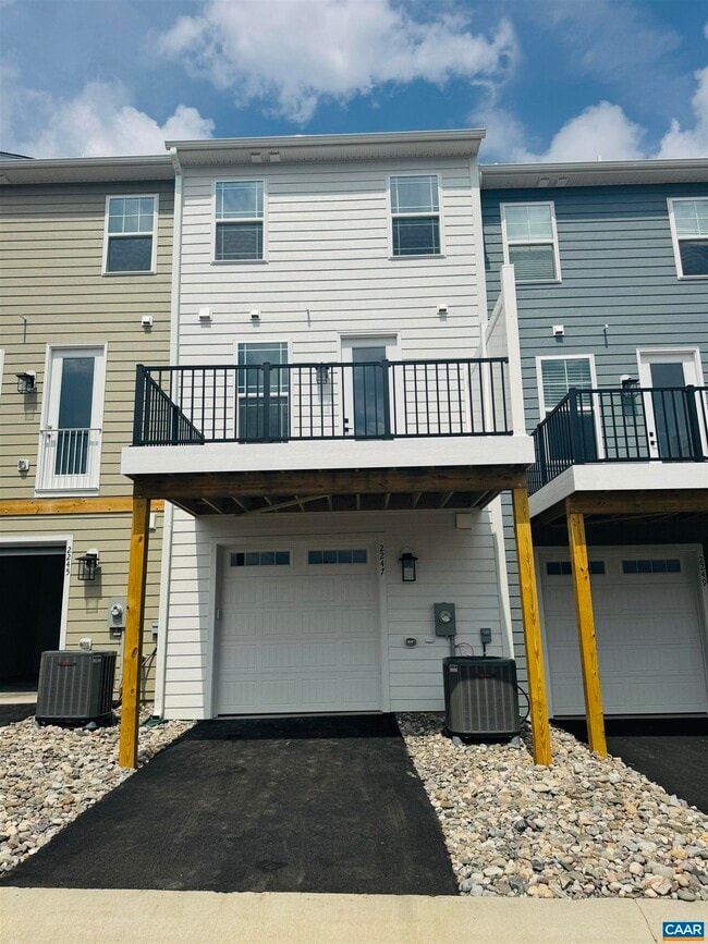 Building Photo - 2247 Woodburn Rd