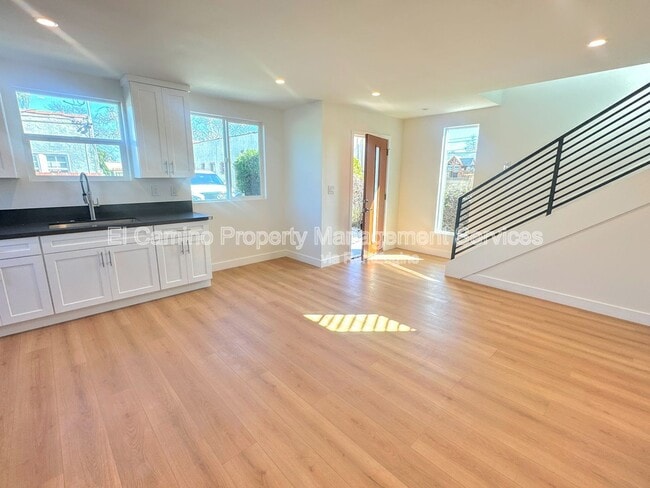 Building Photo - 8727 Dalton Ave