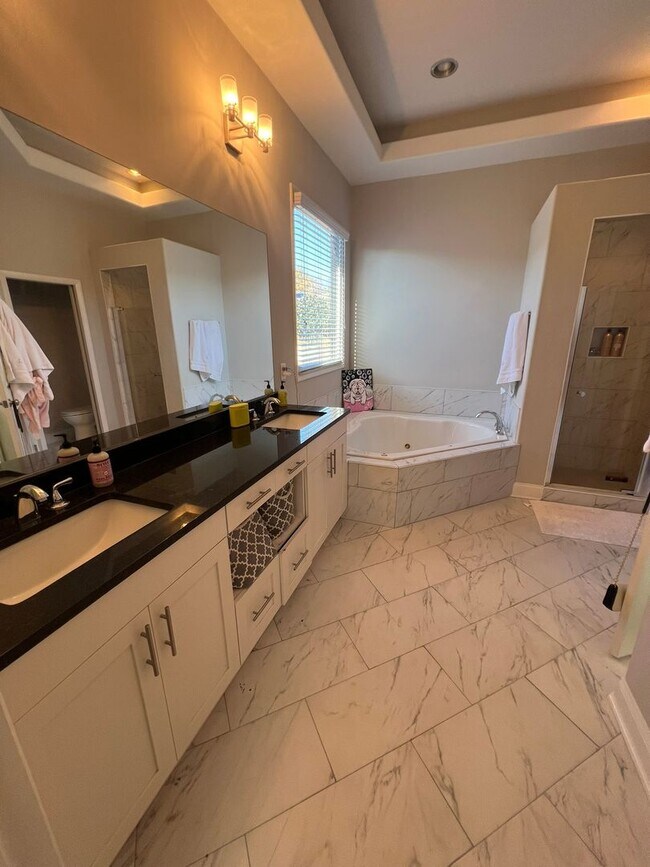 Building Photo - Awesome Urban Lofts Unit Available for Pre...