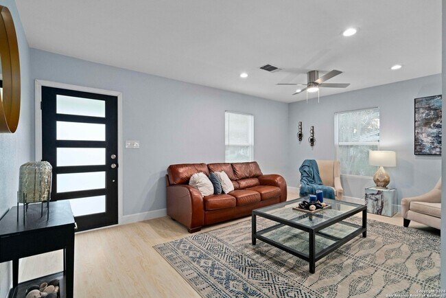 Building Photo - 333 Haggin St