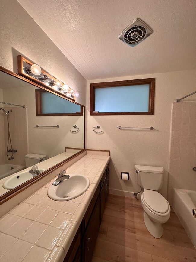 Building Photo - Three bedroom home