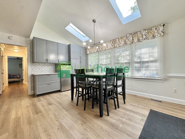 Building Photo - 948 Forest Lakes Cir