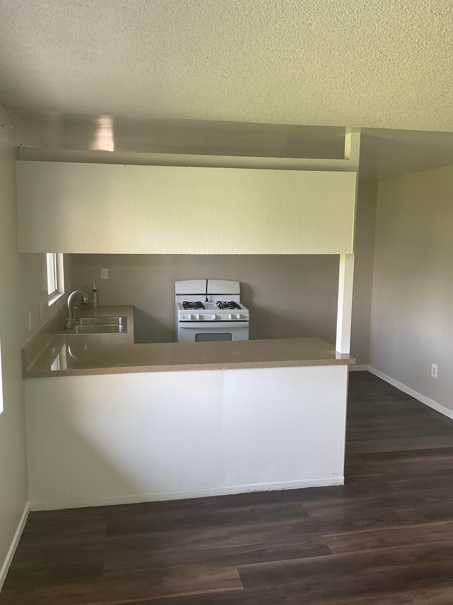 Building Photo - 1935 Linden W St