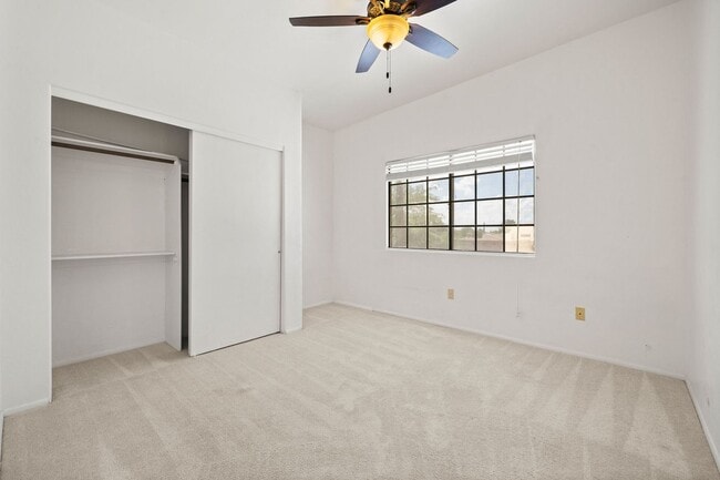 Building Photo - Beautiful Santa Fe Home on Large Corner Lot!