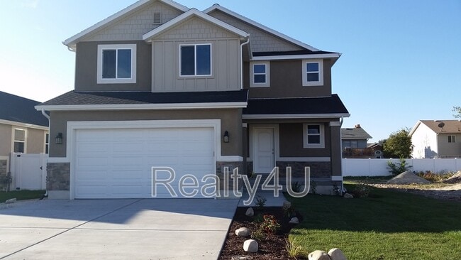 Primary Photo - 34 E 300 N