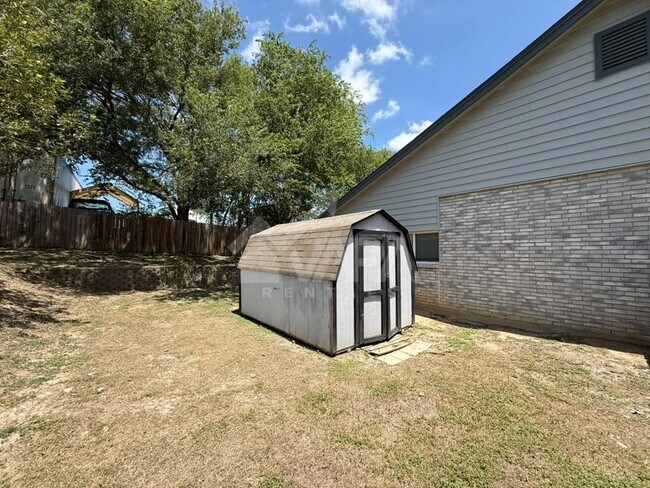 Building Photo - 9840 Logans Ridge Dr