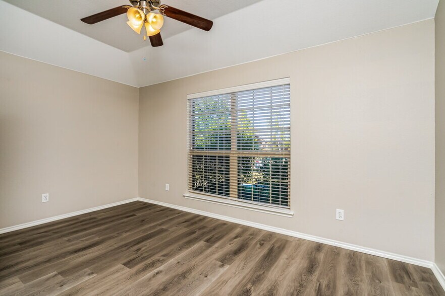 Building Photo - 120 Meadow Crest Dr