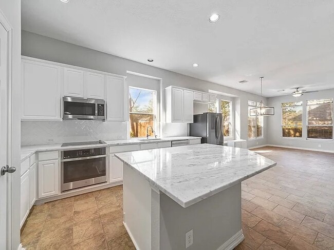 Building Photo - 106 Cezanne Woods Dr