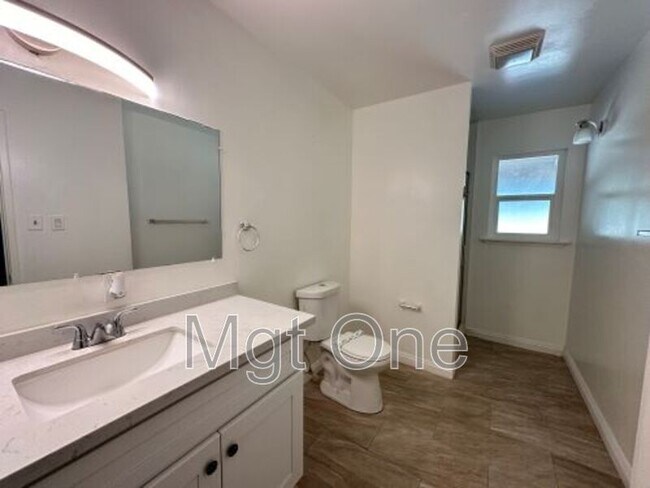 Building Photo - 10539 Pendleton St