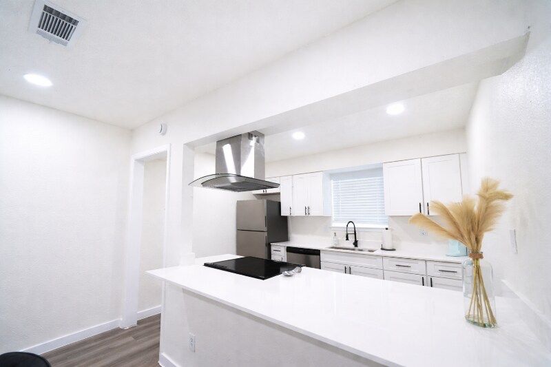 Building Photo - 5221 Bonita Ave