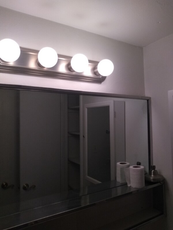 Building Photo - 1031 N Holly Ave