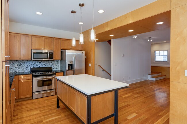 Building Photo - 3186 Parthenon Ave